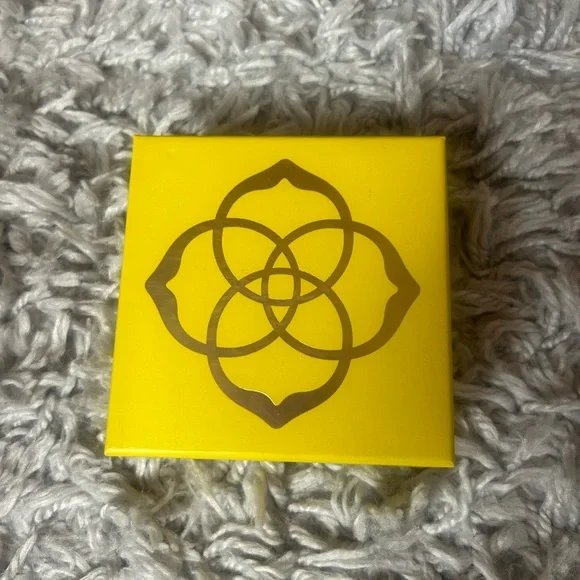 Kendra Scott Necklace set - Picture 3 of 5